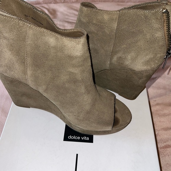Dolce Vita “Demy” Suede Wedges - Picture 4 of 4